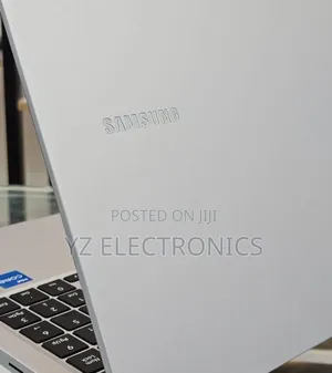 New Laptop Samsung Galaxy Book 2 8GB Intel Core i5 SSD 512GB