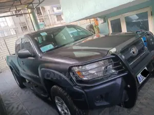 Toyota Tacoma 4dr Access Cab 6.1 ft. SB (2.7L 4cyl 4A) 2015 Black