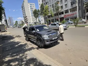 Toyota Hilux 2013 Black
