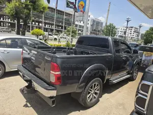 Toyota Hilux 2013 Black