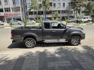 Toyota Hilux 2013 Black