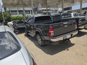 Toyota Hilux 2013 Black