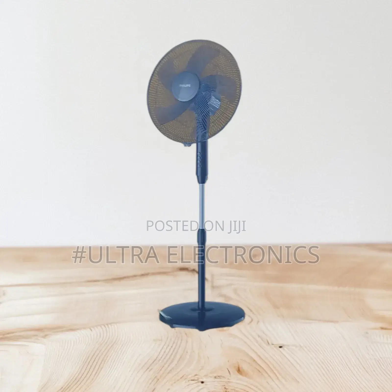 Fans Philips Series 600 Pedestal Fan in a Dark