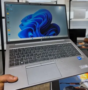 New Laptop HP ZBook Firefly G8 16GB Intel Core i7 SSD 512GB