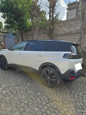 Peugeot 5008 2022 White