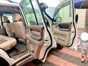 Toyota Land Cruiser 2003 White