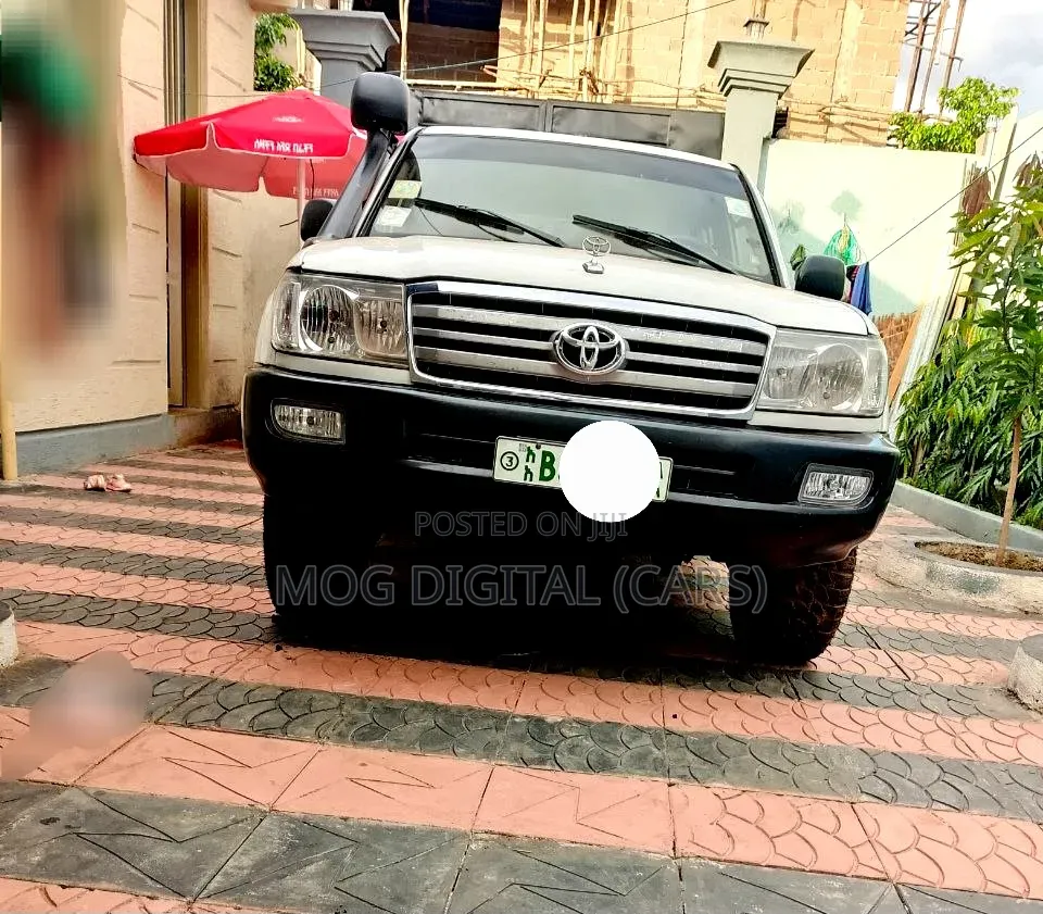 Toyota Land Cruiser 2003 White