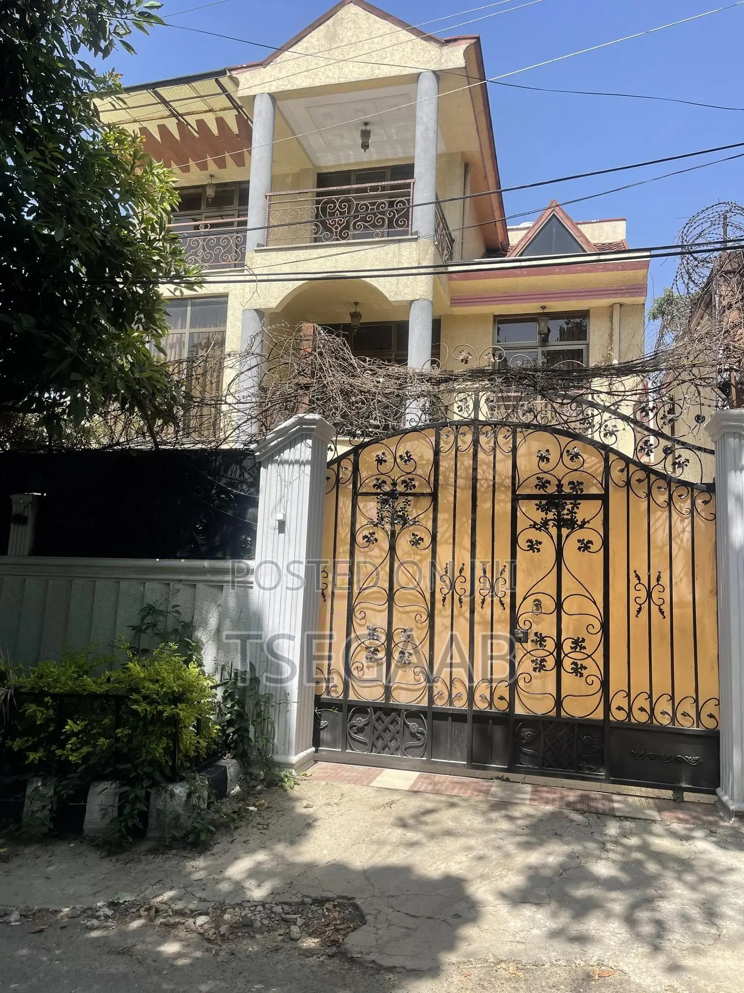 6bdrm Duplex in Kolfe Keranio for sale