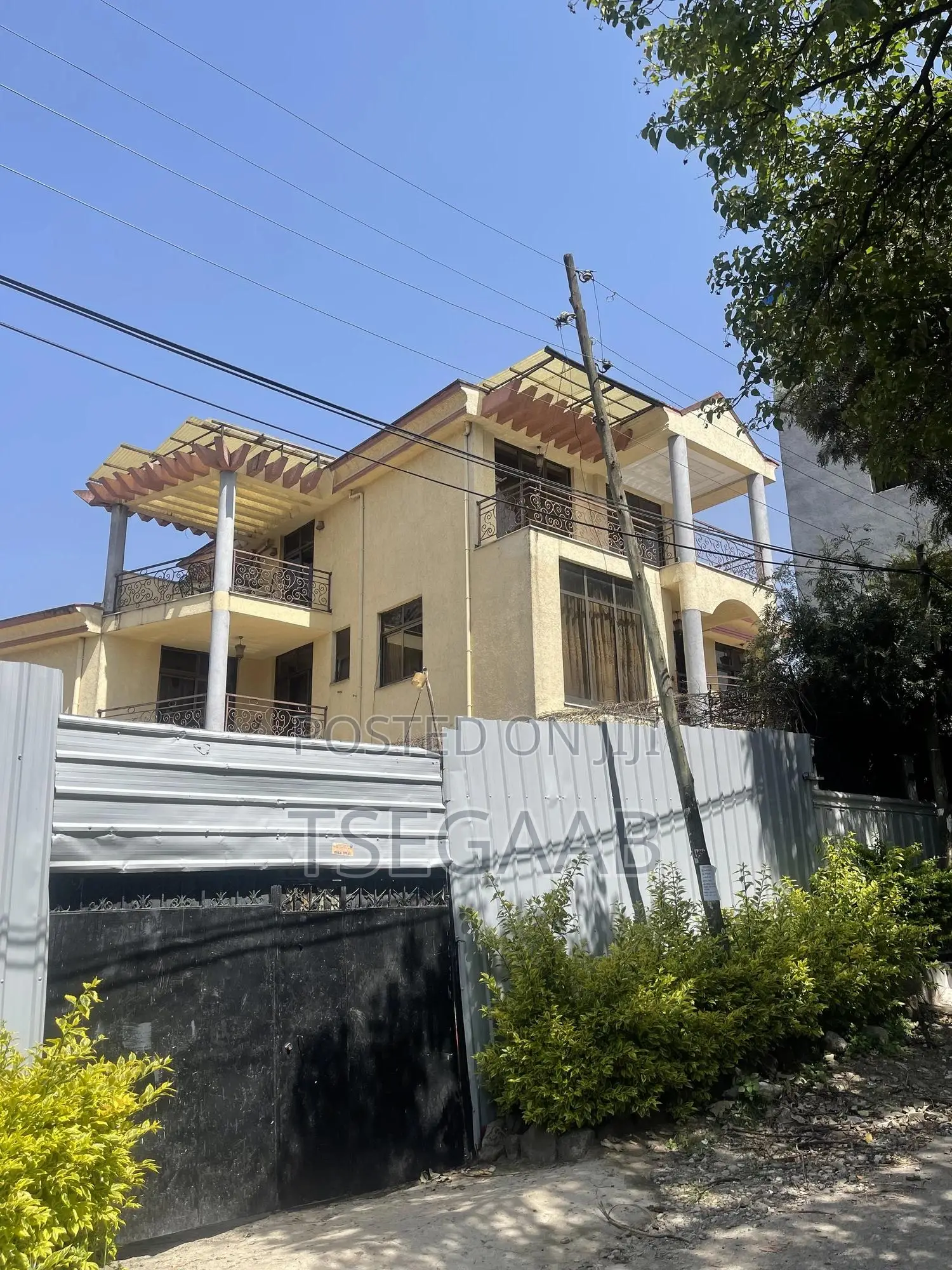 6bdrm Duplex in Kolfe Keranio for sale