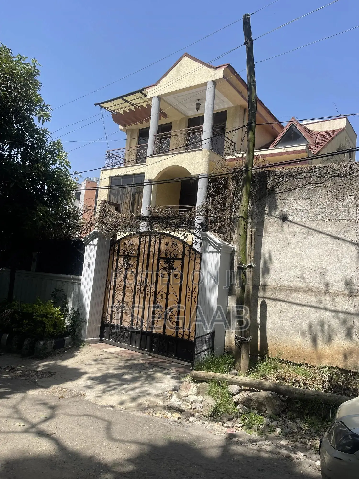6bdrm Duplex in Kolfe Keranio for sale