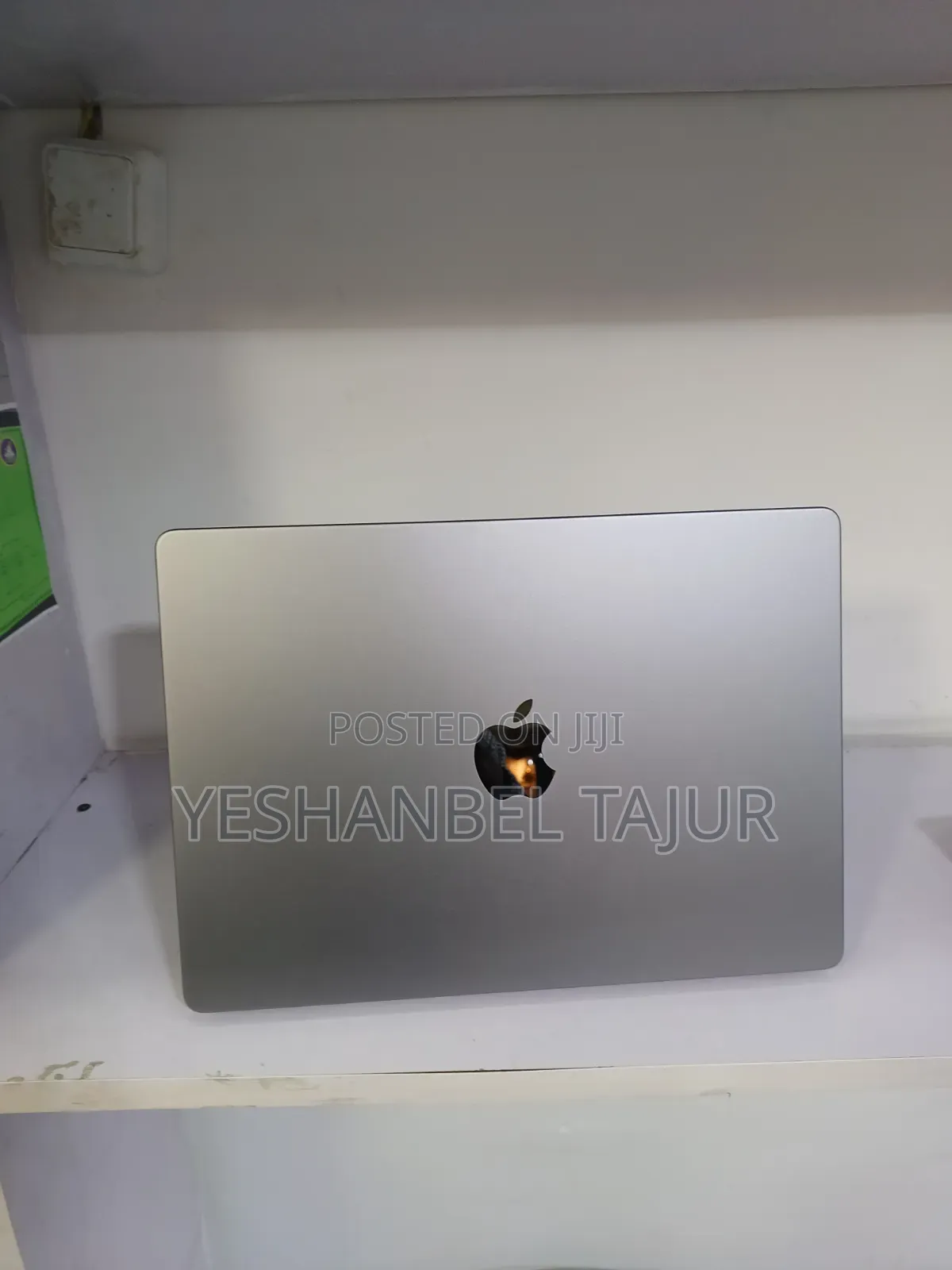 New Laptop Apple MacBook Pro M1 16GB Apple M1 Pro SSD 512GB