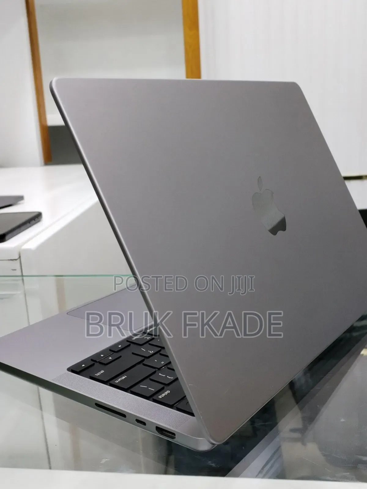 New Laptop Apple MacBook Pro 2021 M1 16GB Apple M1 Pro SSD 512GB