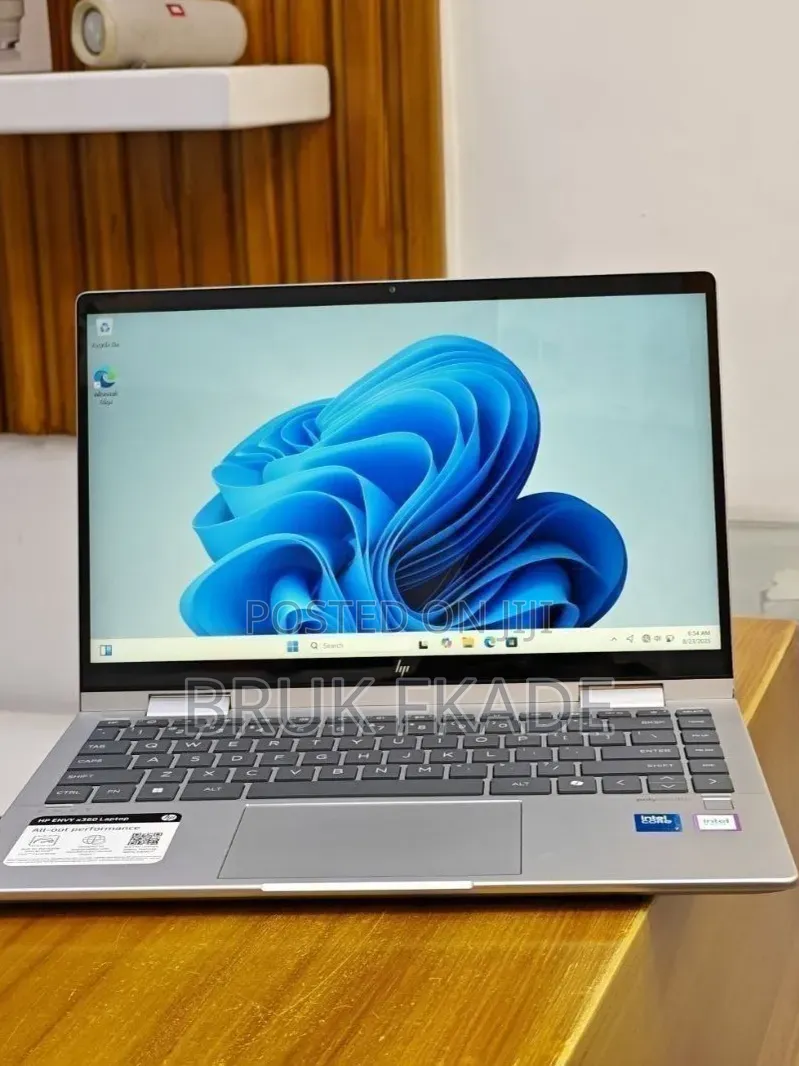New Laptop HP Envy X360 16GB Intel Core i7 SSD 1T