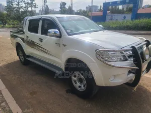 Toyota Hilux 2007 White