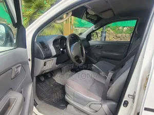 Toyota Hilux 2007 White