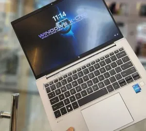New Laptop HP ZBook Firefly G8 16GB Intel Core i7 SSD 512GB