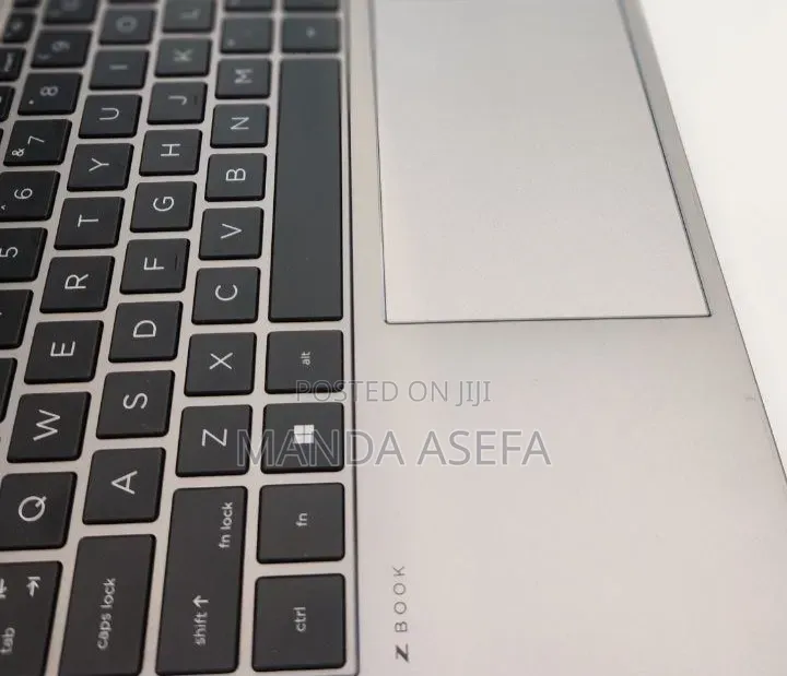 New Laptop HP ZBook Firefly G8 16GB Intel Core i7 SSD 512GB