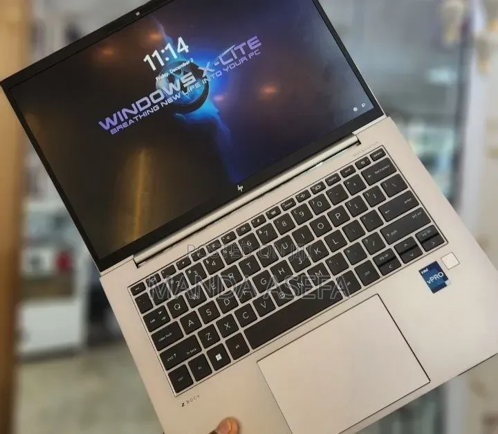 New Laptop HP ZBook Firefly G8 16GB Intel Core i7 SSD 512GB