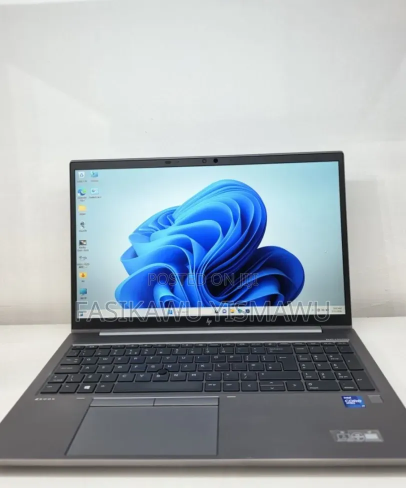 New Laptop HP ZBook Firefly G8 16GB Intel Core i7 SSD 512GB