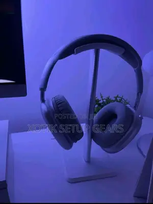 White Aluminium Headphone Stand