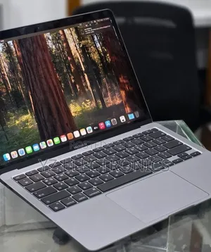 New Laptop Apple MacBook Pro M1 8GB Intel Core i5 SSD 256GB