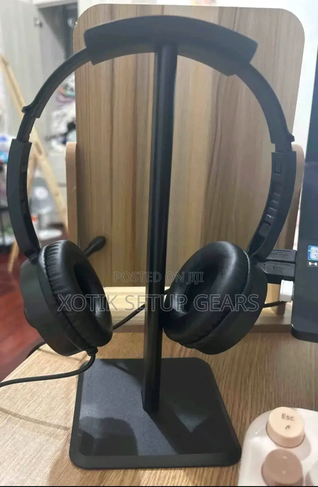 Black Aluminium Headphone Stand