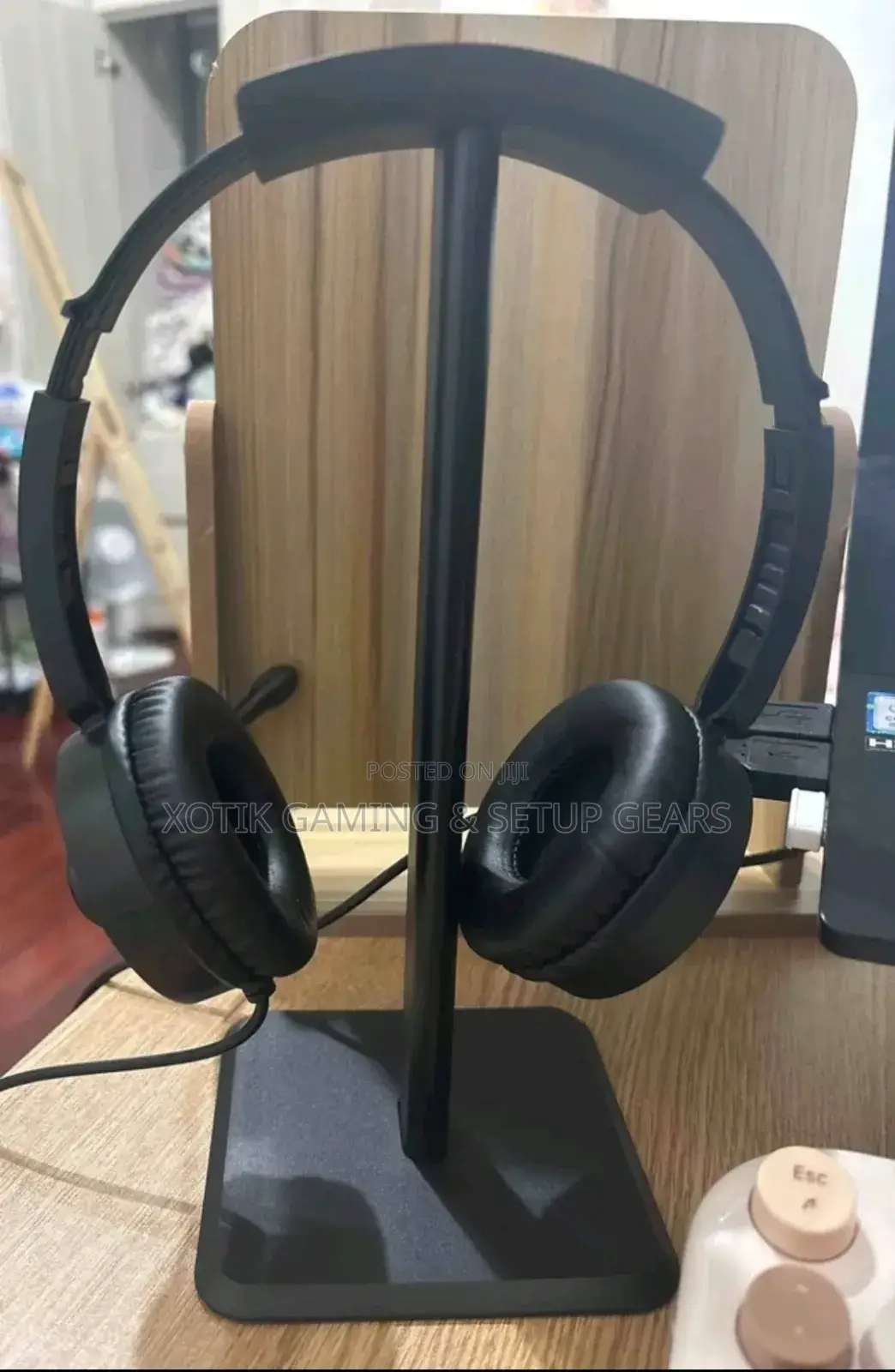 Black Aluminium Headphone Stand