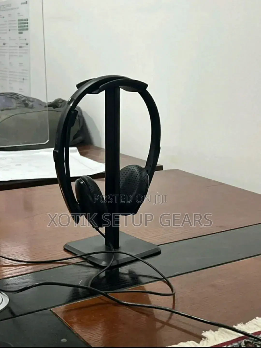 Black Aluminium Headphone Stand