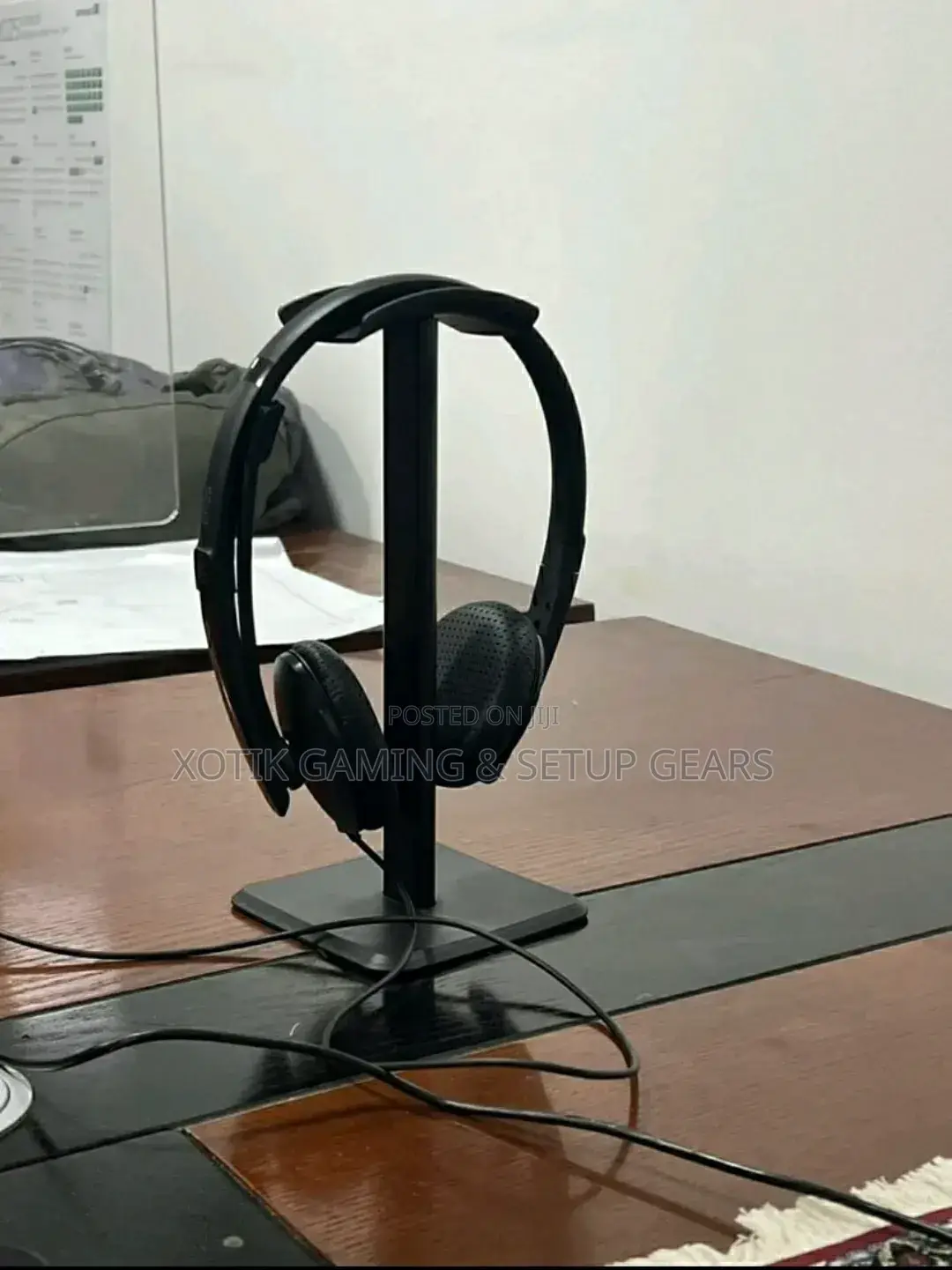Black Aluminium Headphone Stand