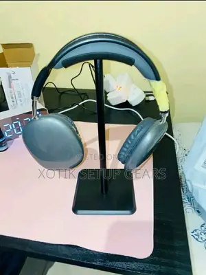 Black Aluminium Headphone Stand