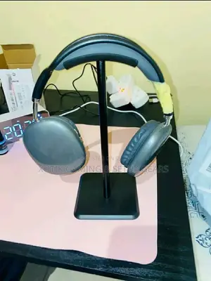 Black Aluminium Headphone Stand