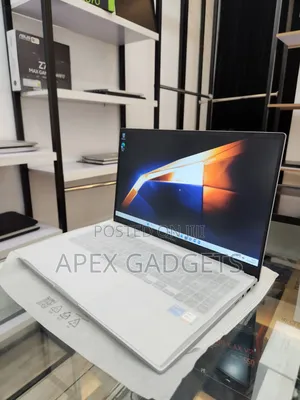 New Samsung Galaxy Book3 360 15 NP750QFG 8GB Intel Core i5 SSD 512GB