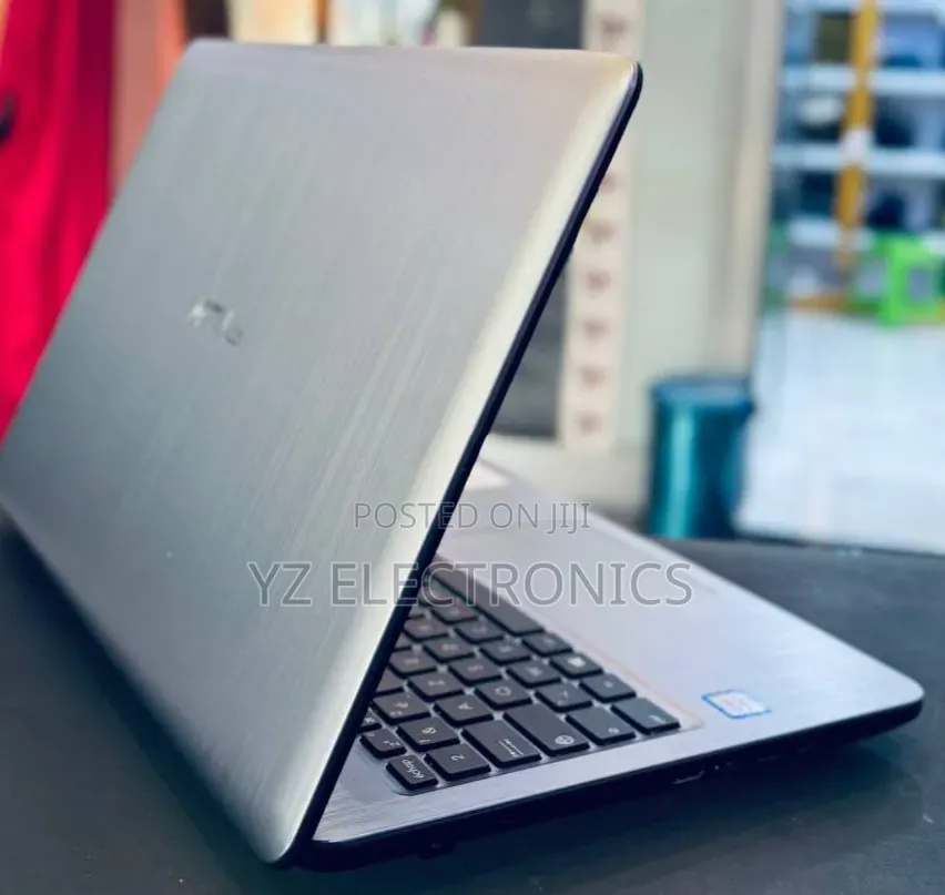 New Laptop Asus VivoBook 15 X505BA 4GB Intel Core i5 SSD 1T