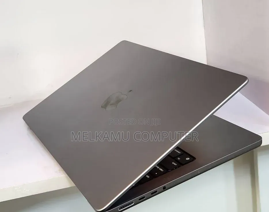 New Laptop Apple MacBook Pro M1 16GB Apple M1 Pro SSD 512GB