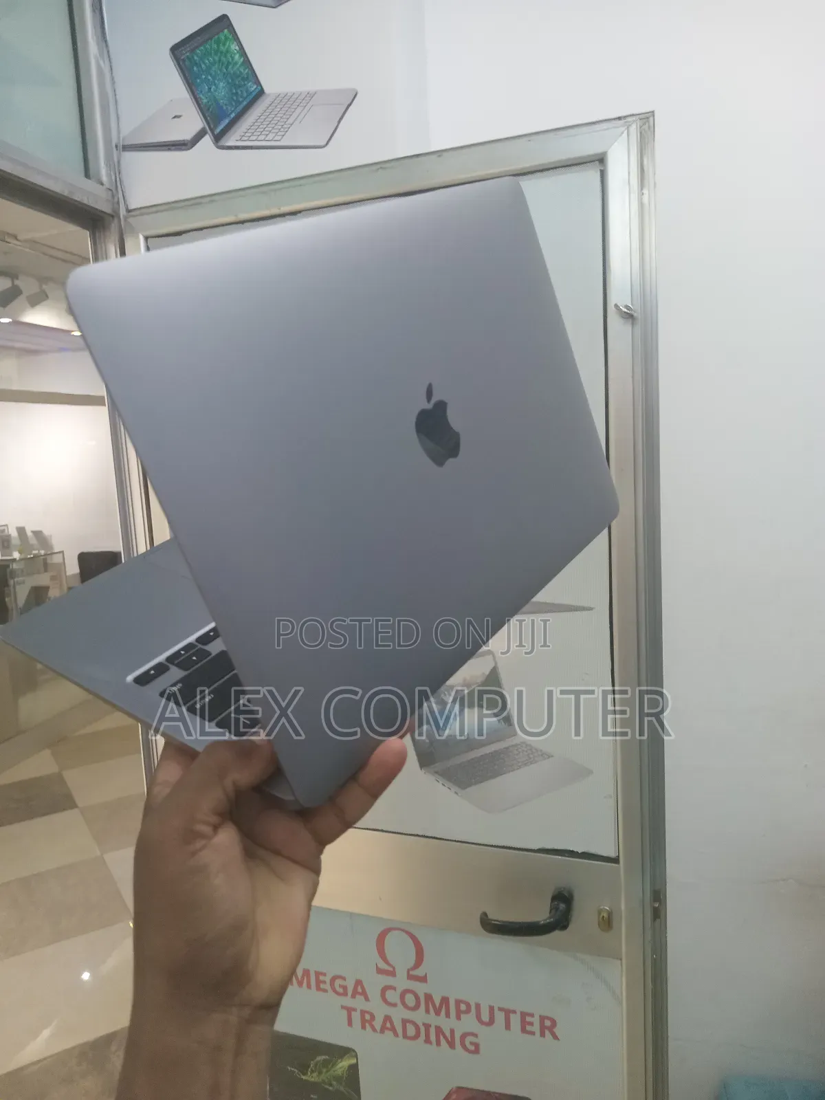 New Laptop Apple MacBook Air 2020 M1 8GB Apple M1 SSD 512GB