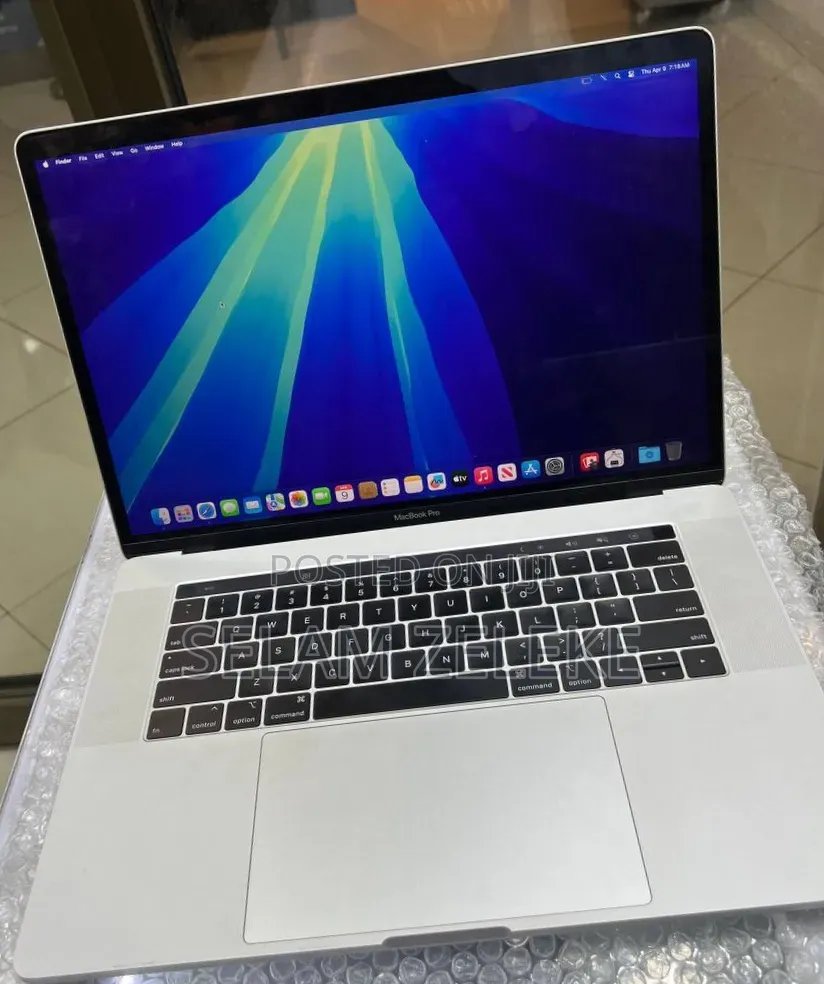 New Laptop Apple MacBook Pro 2018 16GB Intel Core i7 SSD 256GB