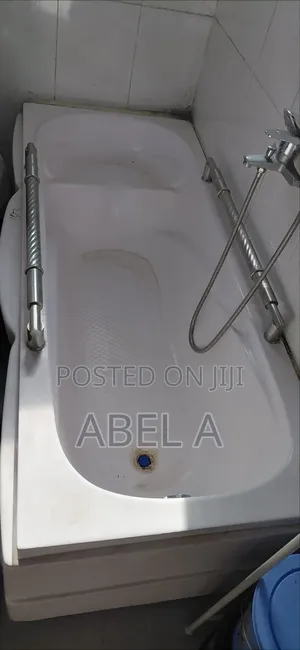 Fiber Glass Bath Tub