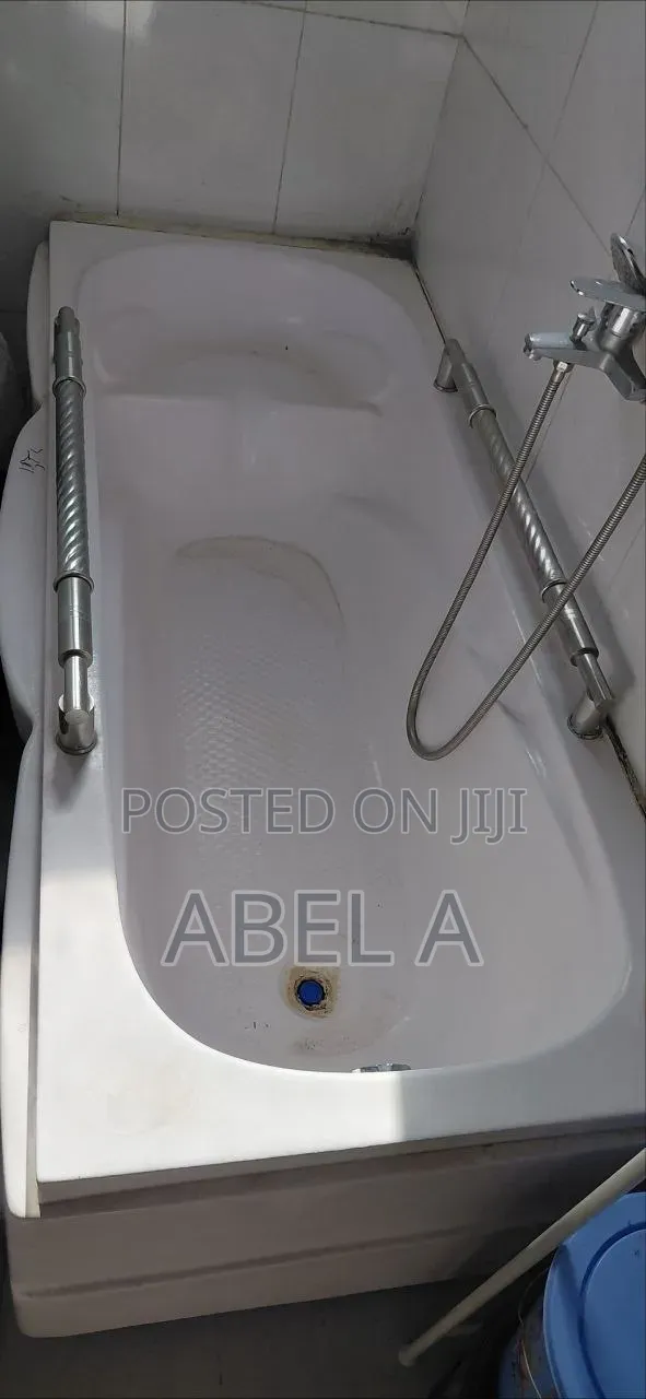 Fiber Glass Bath Tub
