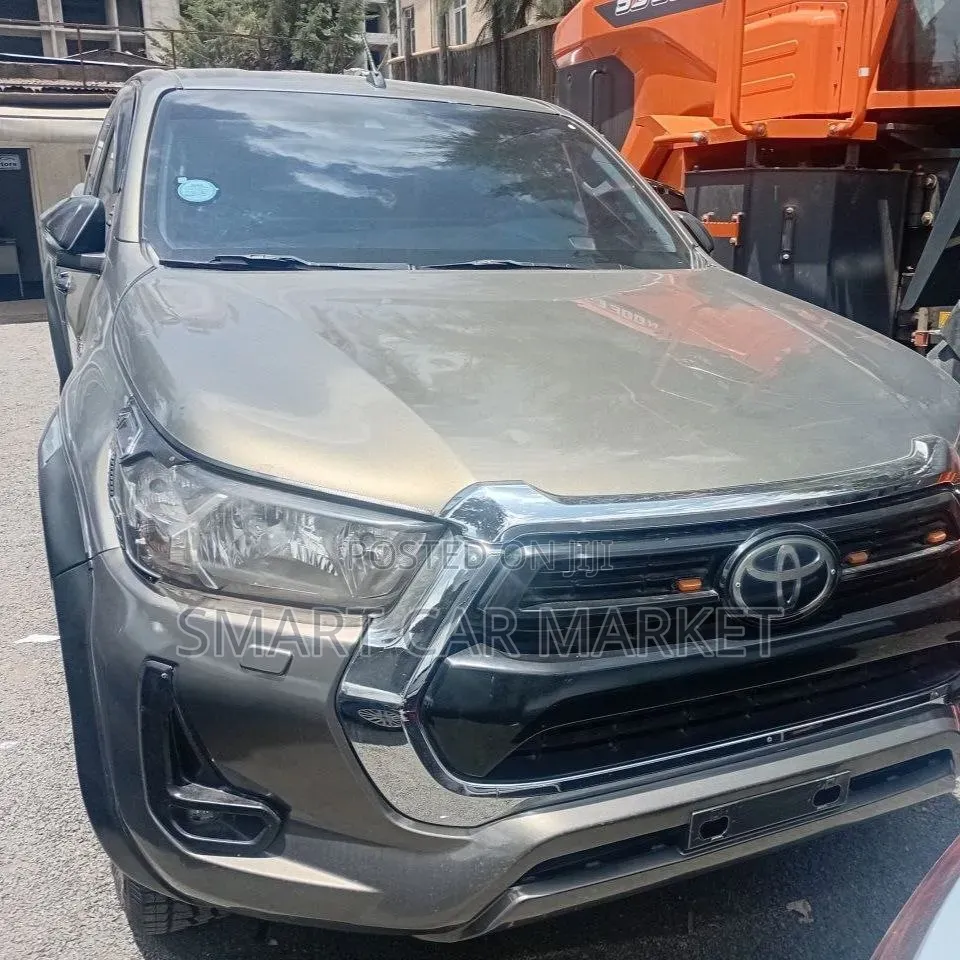 Toyota Hilux 2021 Gray