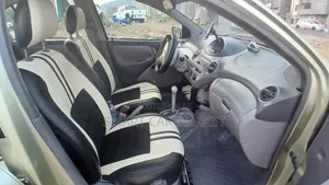 Toyota Platz 2001 Gold