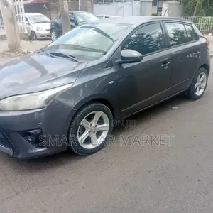 Toyota Yaris 2015 Gray
