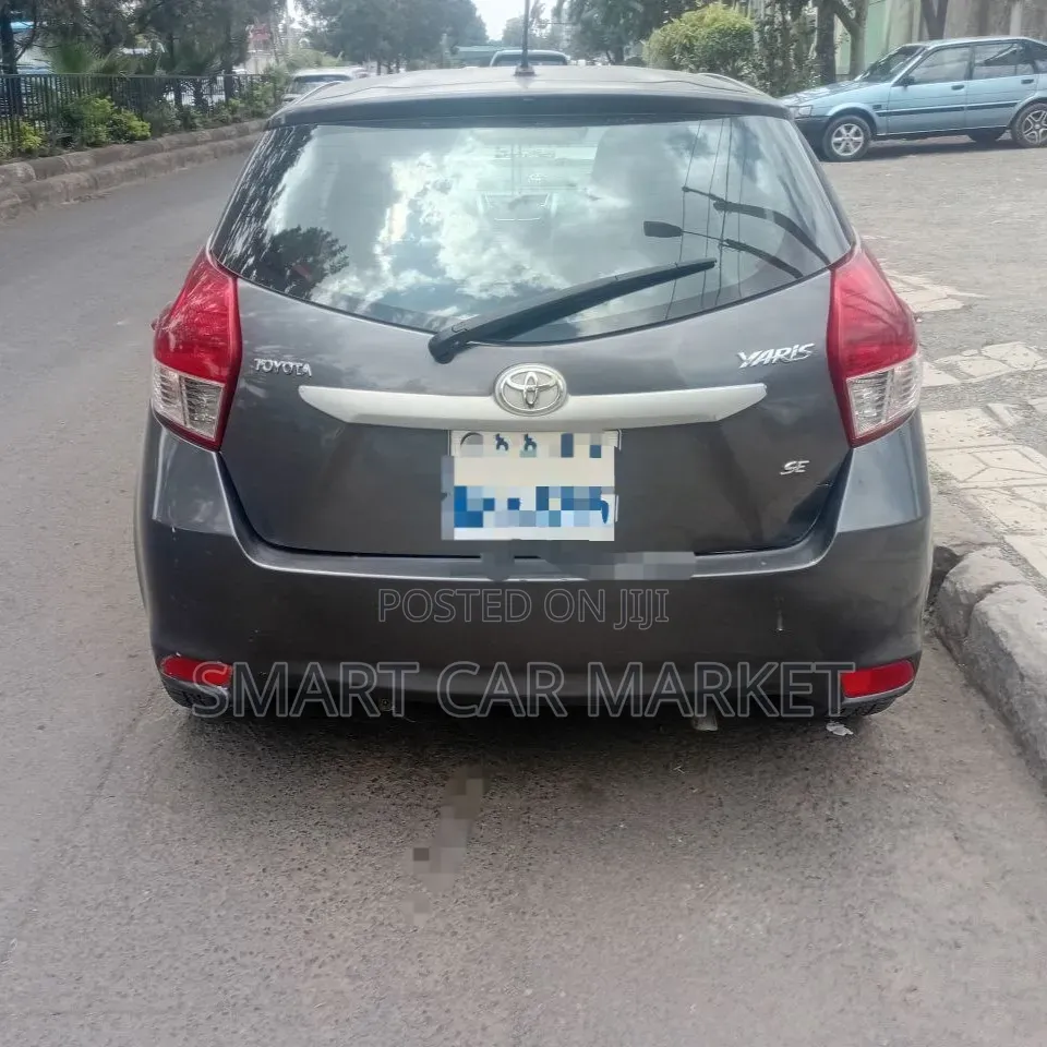 Toyota Yaris 2015 Gray