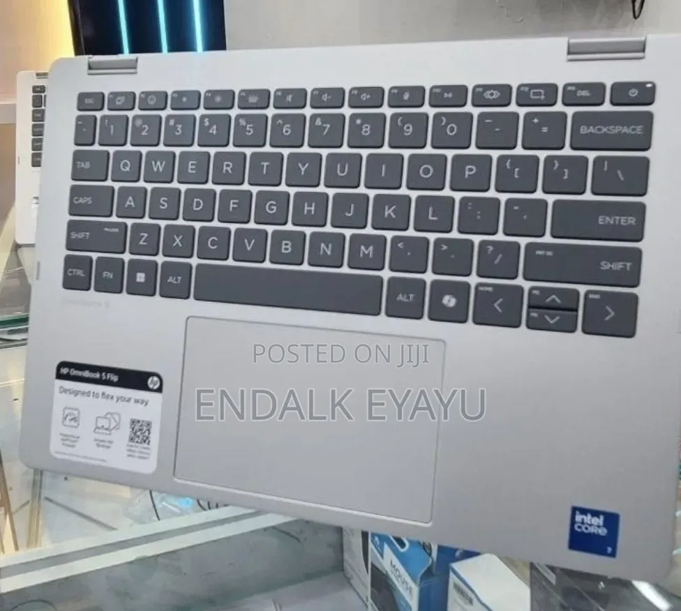 New Laptop HP OmniBook 5 Flip 16GB Intel Core 7 SSD 512GB