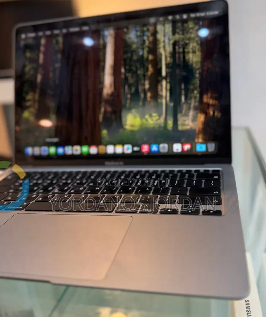 New Laptop Apple MacBook Pro M1 8GB Apple M1 SSD 256GB