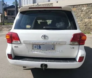 Toyota Land Cruiser 2010 White