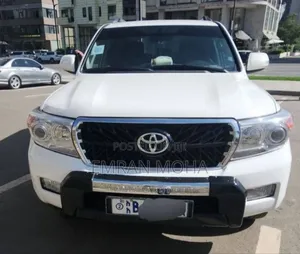 Toyota Land Cruiser 2010 White