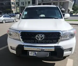 Toyota Land Cruiser 2010 White