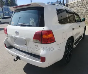Toyota Land Cruiser 2010 White