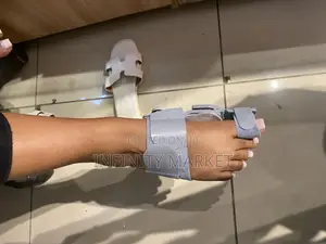አዉራጣት ማስተካከያ