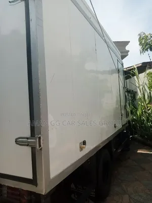 Isuzu. Container